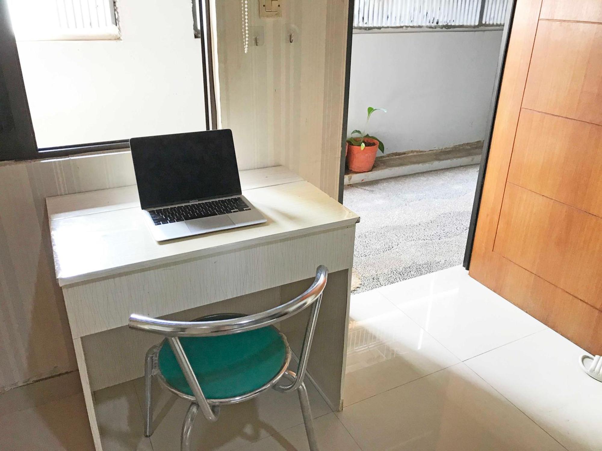 ג'קרטה 37 Guesthouse חדר תמונה